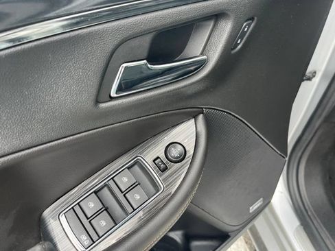 Used 2016 Chevrolet Impala LTZ w/ Enhanced Convenience Package FWD image 24