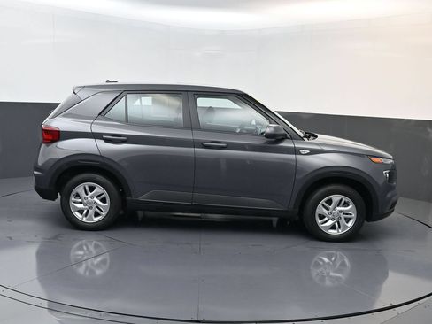 Certified 2026 Hyundai Venue SE FWD image 3