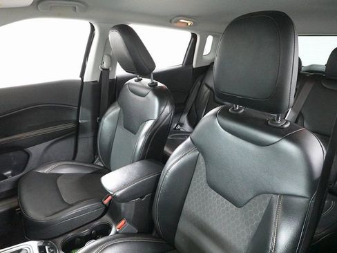 Used 2019 Jeep Compass Latitude image 12