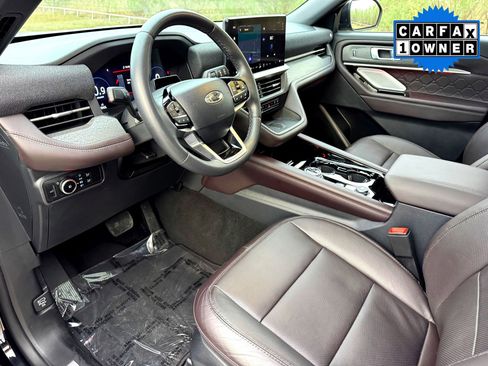 Used 2025 Ford Explorer Platinum w/ LUX Leather Package image 11