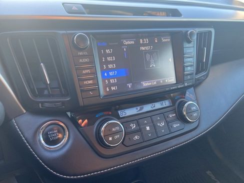 Used 2018 Toyota RAV4 Limited image 15