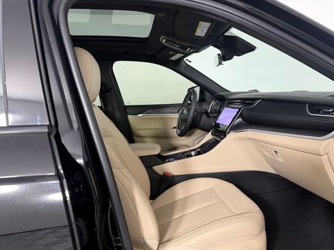 Used 2025 Jeep Grand Cherokee Limited 4xe AWD/4WD image 31