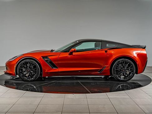 Used 2016 Chevrolet Corvette Z06 w/ 3LZ Preferred Equipment Group RWD image 8