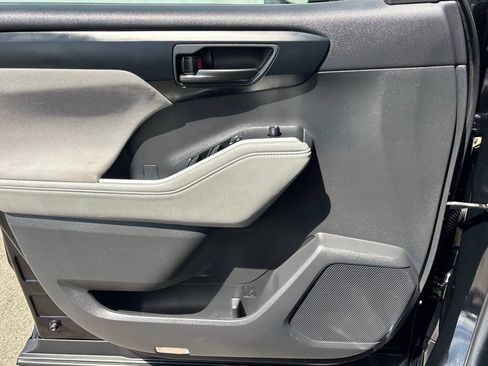Used 2023 Toyota Highlander L FWD image 13
