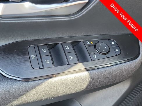 Used 2026 Nissan Kicks SV w/ SV Premium Package FWD image 18