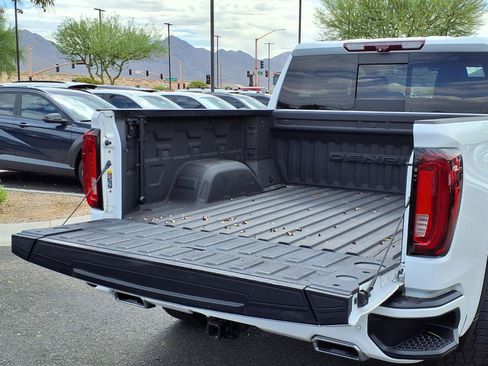 Used 2023 GMC Sierra 1500 Denali w/ Technology Package AWD/4WD image 16