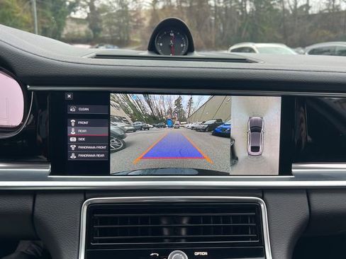 Used 2019 Porsche Panamera image 30