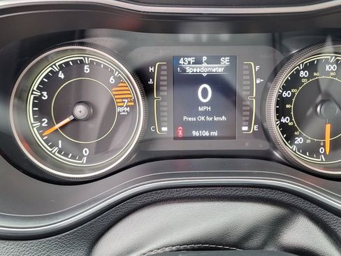 Used 2019 Jeep Cherokee Latitude Plus image 19