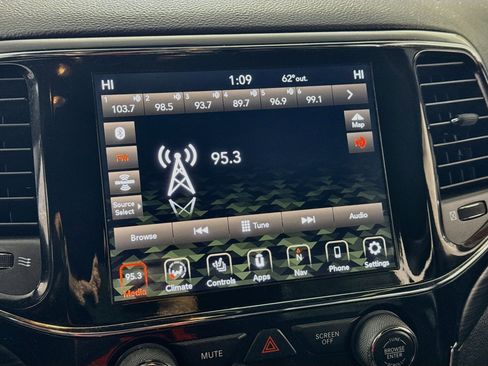 Used 2021 Jeep Grand Cherokee Laredo X AWD/4WD image 17