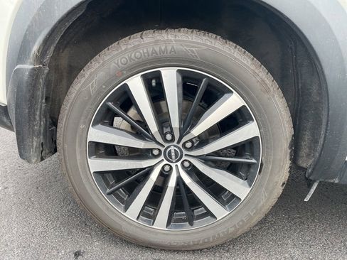 Used 2024 Nissan Pathfinder Platinum AWD/4WD image 11