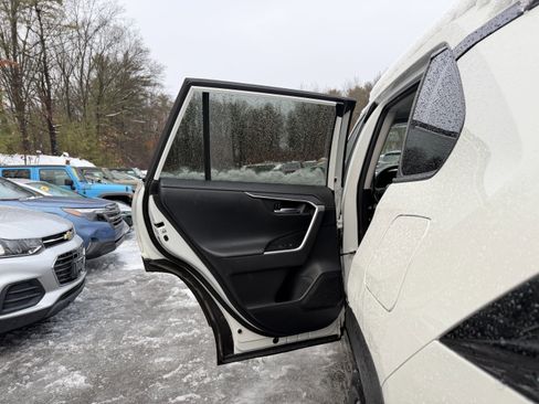 Used 2020 Toyota RAV4 Limited image 29