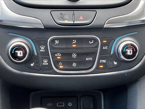 Used 2024 Chevrolet Equinox LT FWD image 32