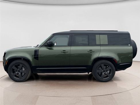 New 2026 Land Rover Defender 130 X-Dynamic SE image 2