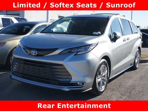 Used 2021 Toyota Sienna Limited image 1