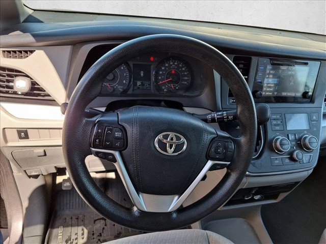 Used 2017 Toyota Sienna LE FWD image 11
