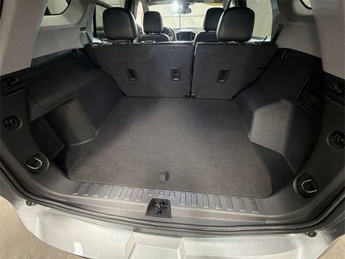 Used 2023 GMC Terrain SLT w/ Infotainment Package II image 58