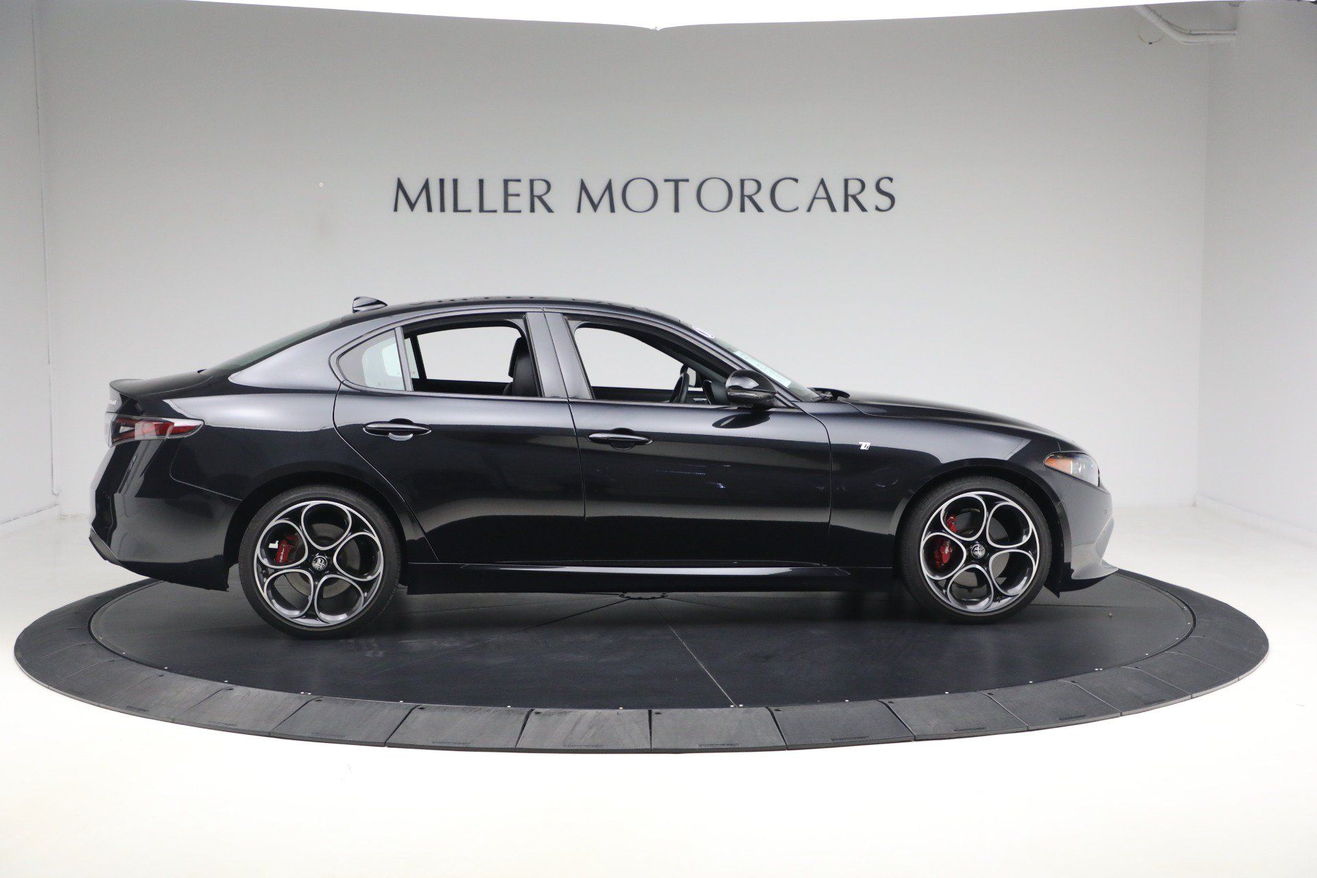 Used 2024 Alfa Romeo Giulia Ti AWD/4WD image 13