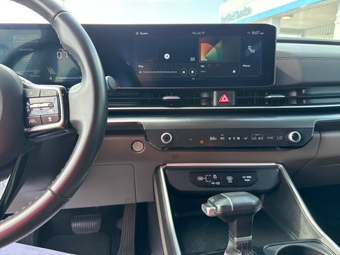 Used 2025 Kia Carnival FWD image 20