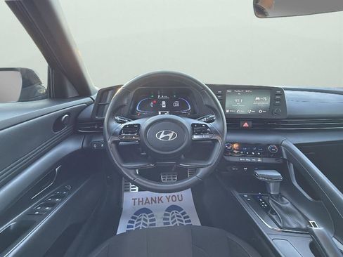 Used 2025 Hyundai Elantra Sport image 13
