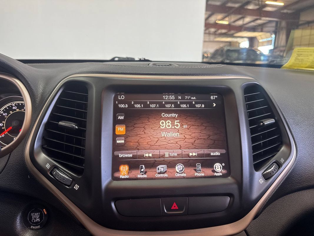 Used 2015 Jeep Cherokee Latitude AWD/4WD image 14