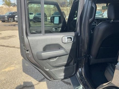 Used 2022 Jeep Wrangler Unlimited Sahara w/ LED Lighting Group image 16