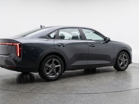 Used 2025 Kia K4 LXS image 9