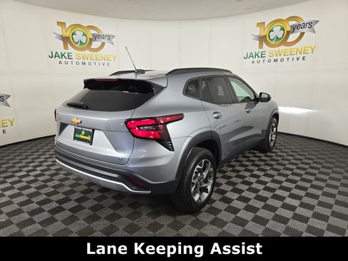 Used 2024 Chevrolet Trax LT w/ LT Convenience Package FWD image 9