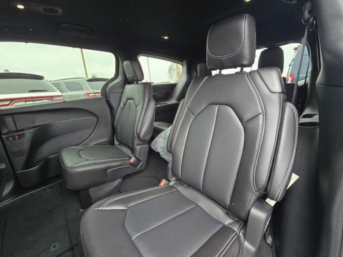 New 2026 Chrysler Pacifica Select image 20