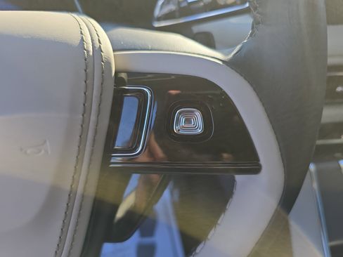 Certified 2025 Lincoln Aviator AWD w/ Equipment Group 101A image 17