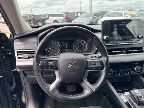 Used 2024 Mitsubishi Outlander SE AWD/4WD image 11