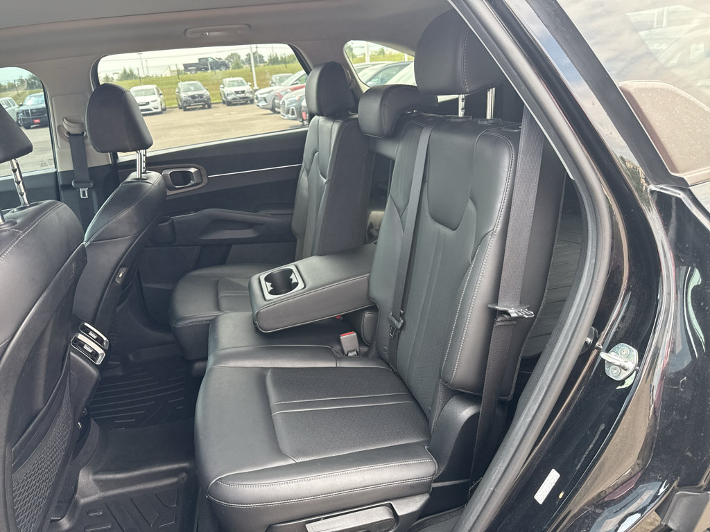 Used 2023 Kia Sorento S w/ Panoramic Sunroof Package AWD/4WD image 12