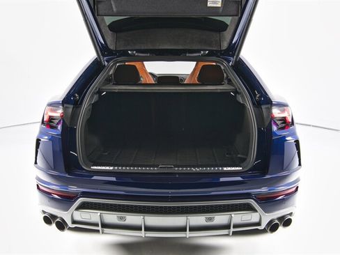 Used 2022 Lamborghini Urus AWD/4WD image 45