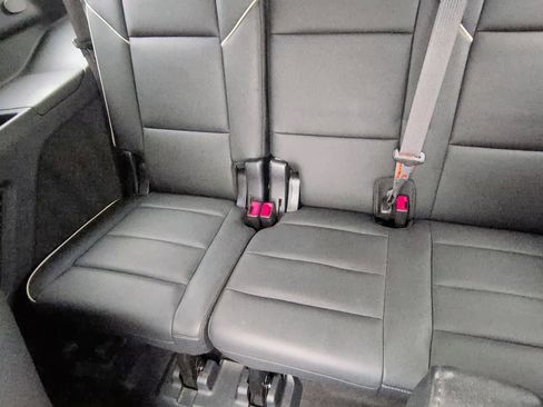 Used 2023 Cadillac Escalade Premium Luxury image 22