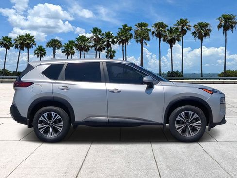 Used 2023 Nissan Rogue SV FWD image 3