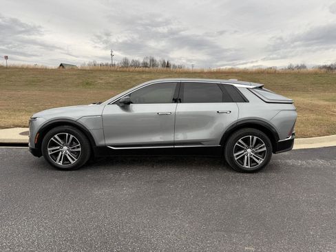 Certified 2024 Cadillac Lyriq Luxury image 2