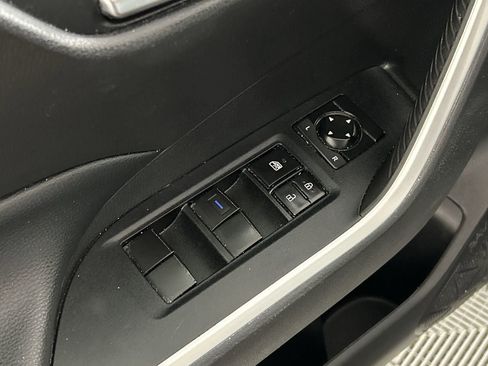 Used 2021 Toyota RAV4 XLE w/ Convenience Package image 19