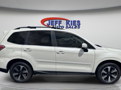 Used 2017 Subaru Forester 2.5i Limited AWD/4WD image 4