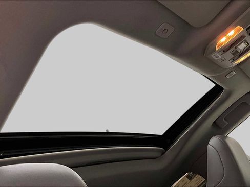 Used 2023 Toyota Highlander XLE AWD/4WD image 14