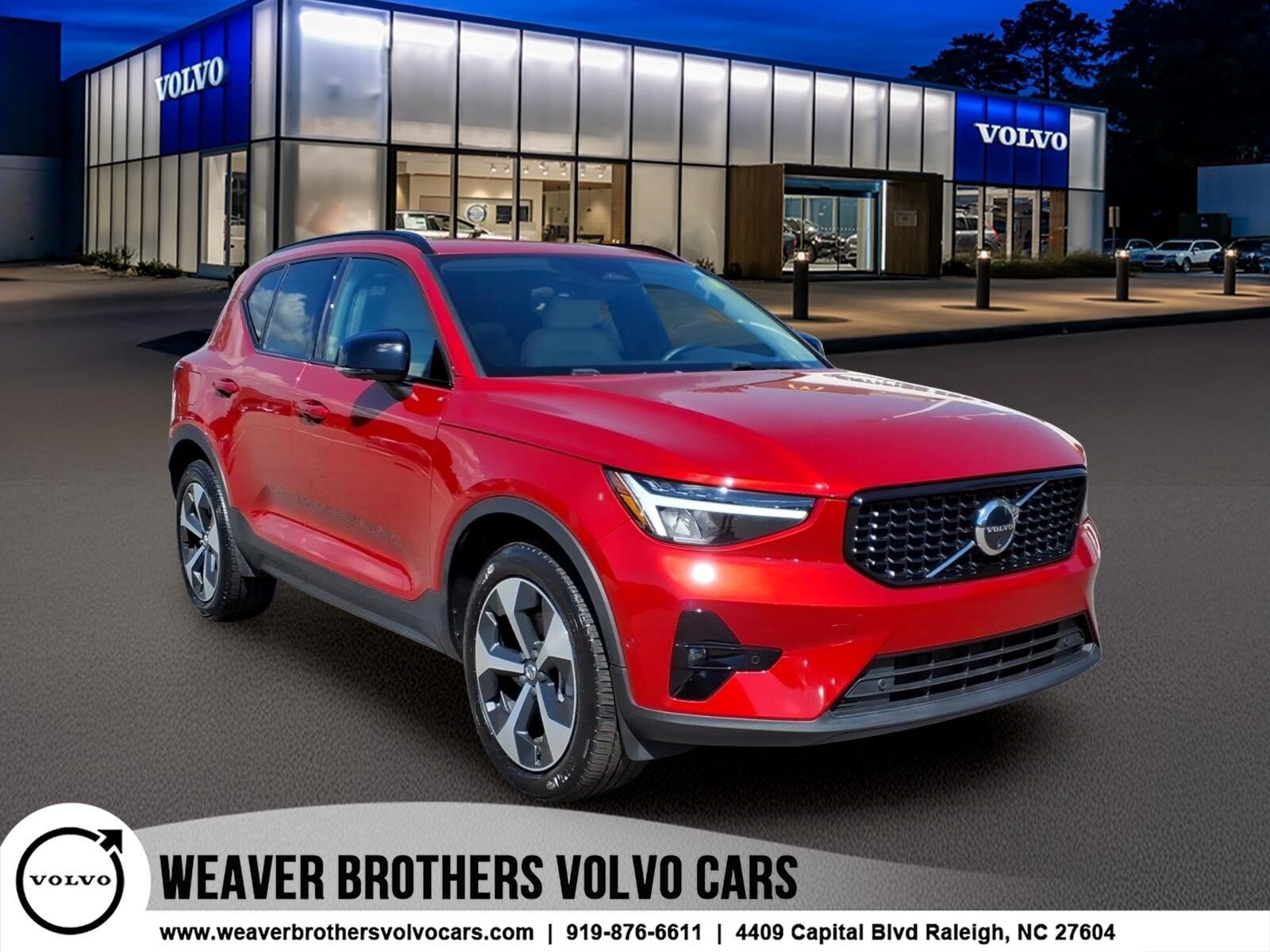 Certified 2025 Volvo XC40 B5 Plus AWD/4WD image 1