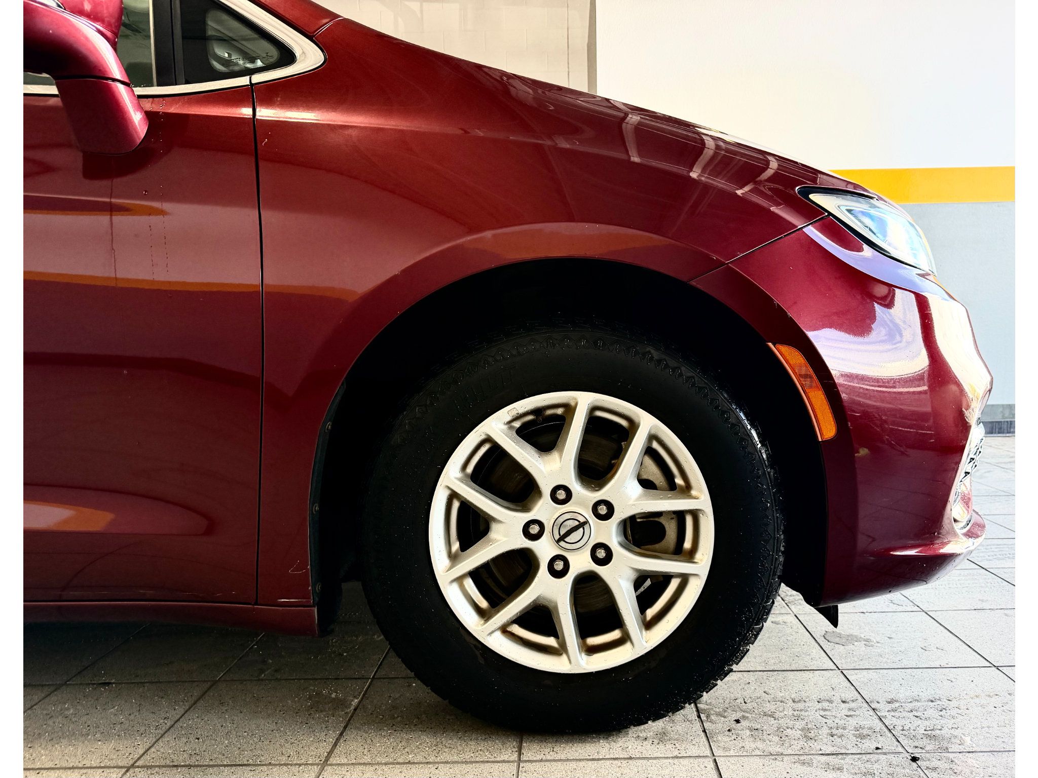 Used 2021 Chrysler Pacifica Touring-L FWD image 4