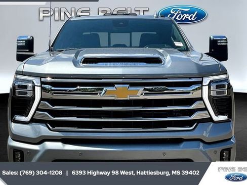 Used 2025 Chevrolet Silverado 2500 High Country w/ High Country Premium Package image 3