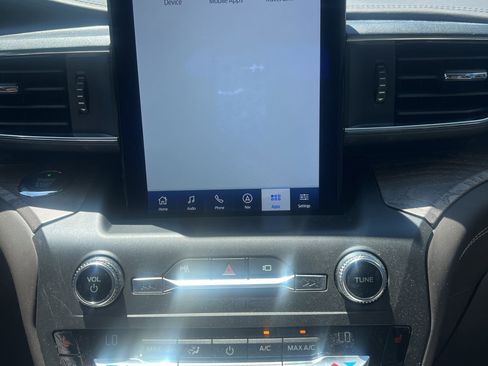 Used 2020 Ford Explorer Platinum w/ Premium Technology Package AWD/4WD image 14