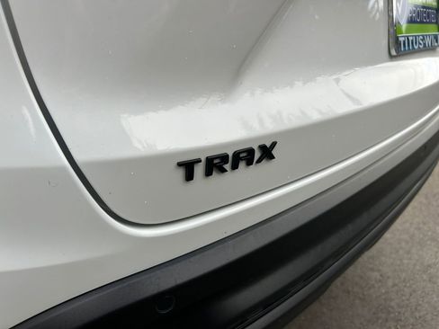 Used 2025 Chevrolet Trax LS w/ LS Convenience Package FWD image 32