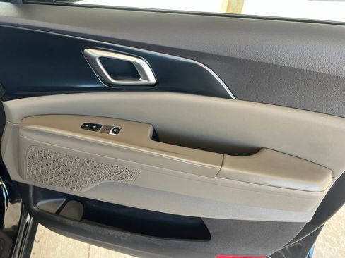 Certified 2025 Kia Carnival LXS FWD image 20