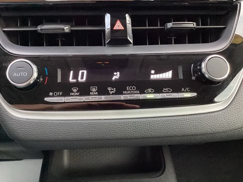 Used 2025 Toyota Corolla LE FWD image 16