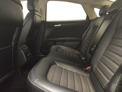 Used 2018 Ford Fusion SE w/ Equipment Group 201A FWD image 18