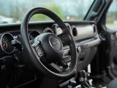 Used 2023 Jeep Gladiator Sport image 26