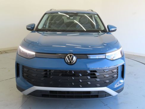 New 2026 Volkswagen Tiguan SE FWD image 10