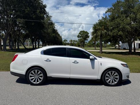 Used 2015 Lincoln MKS FWD image 2