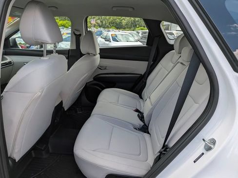 Used 2025 Hyundai Tucson SE FWD image 13
